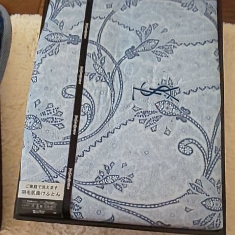 イヴ・サンローラン羽毛肌掛けふとん