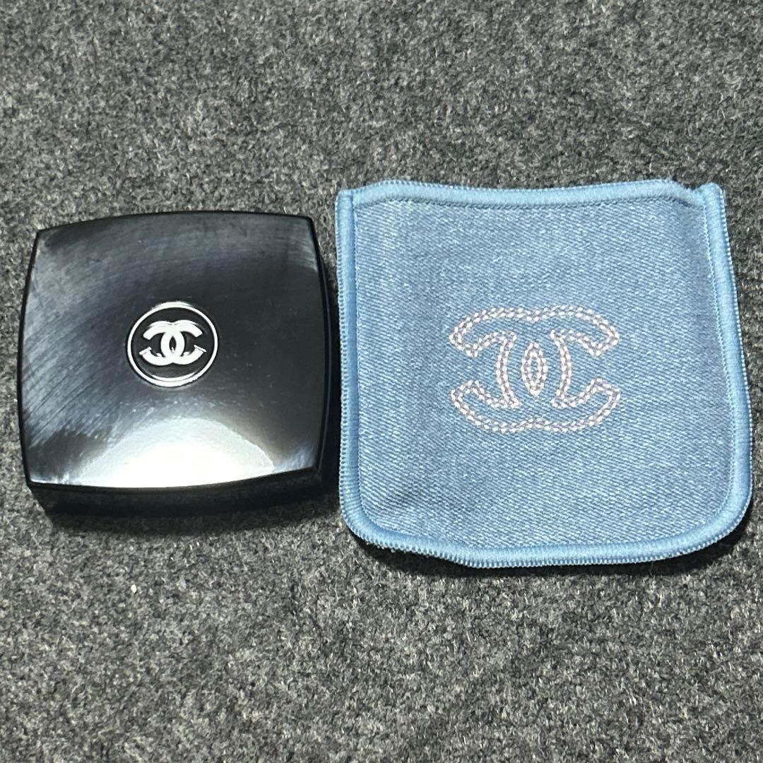CHANEL シャネル　レ キャトル オンブル　19 デニム ドリーム