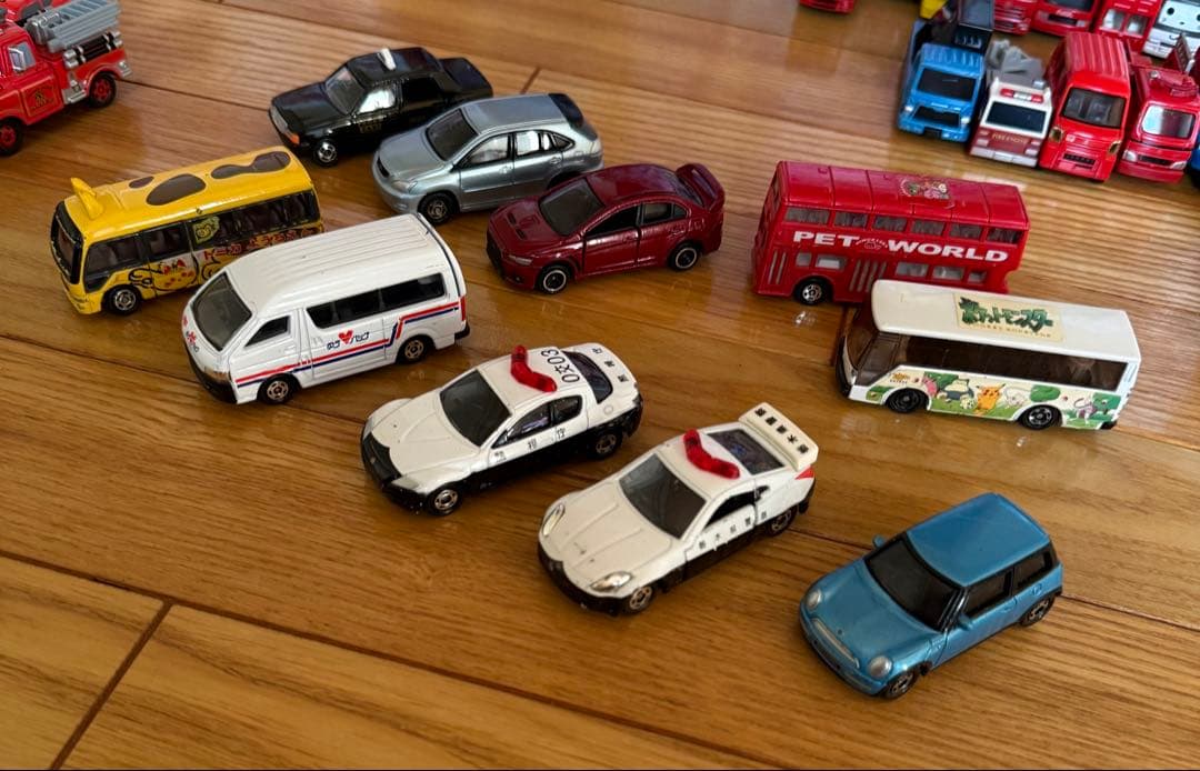 T*e様 トミカ　ディズニー　USJ カーズ　トーマス　トイストーリー　ツムツム