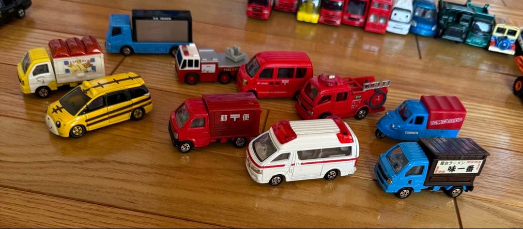 T*e様 トミカ　ディズニー　USJ カーズ　トーマス　トイストーリー　ツムツム