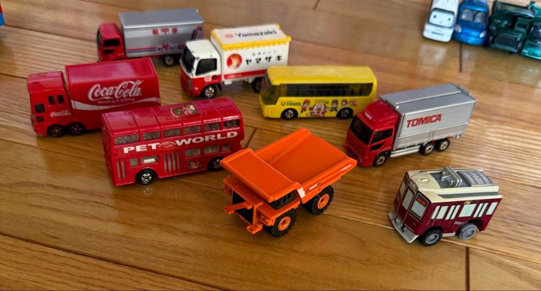 T*e様 トミカ　ディズニー　USJ カーズ　トーマス　トイストーリー　ツムツム