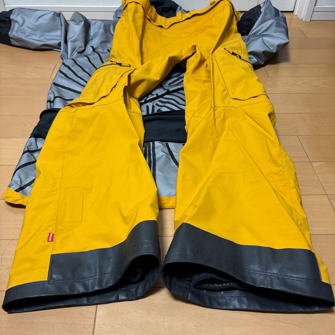 2*6様 美品VOLCOM GORE-TEX ボルコムブライアンイグチ　ウエア上