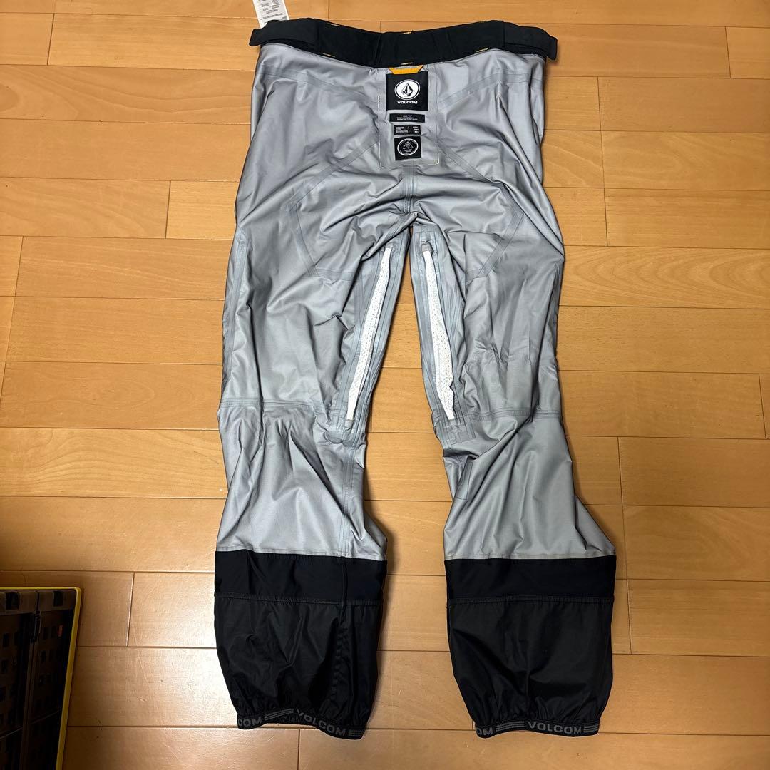 2*6様 美品VOLCOM GORE-TEX ボルコムブライアンイグチ　ウエア上