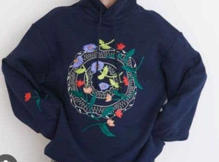 atelier du savon 刺繍フードパーカー ネイビー