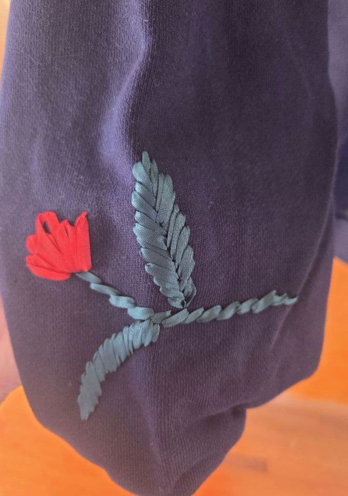 atelier du savon 刺繍フードパーカー ネイビー