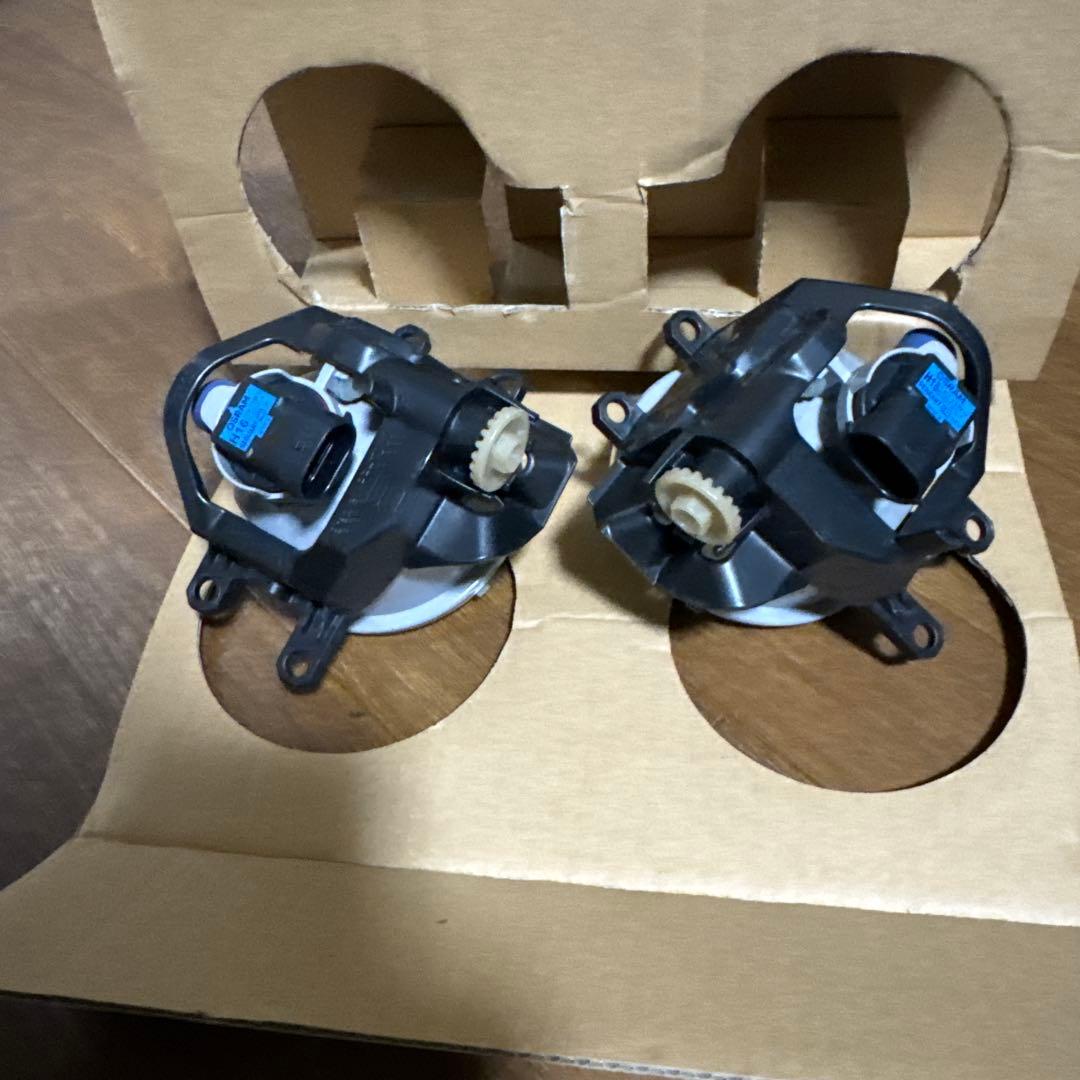 トヨタ フォグランプ プリウス？アルファード？