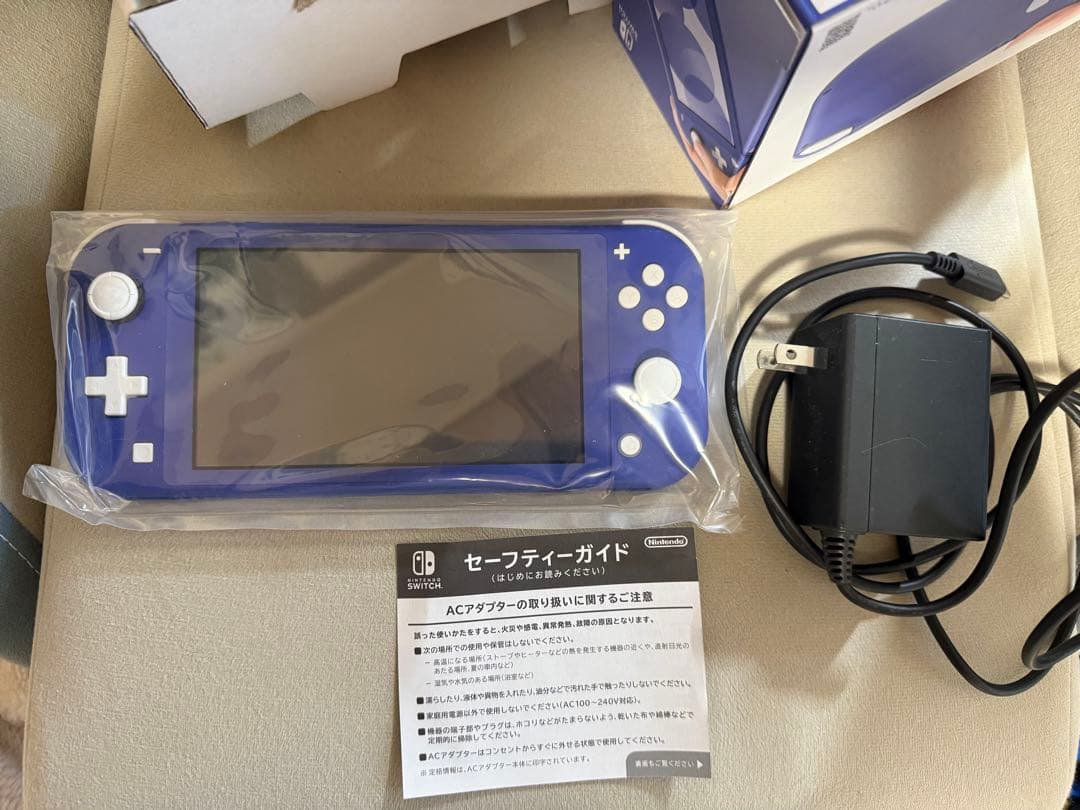 【新品】　Nintendo Switch Lite ブルー 本体　おまけ付き
