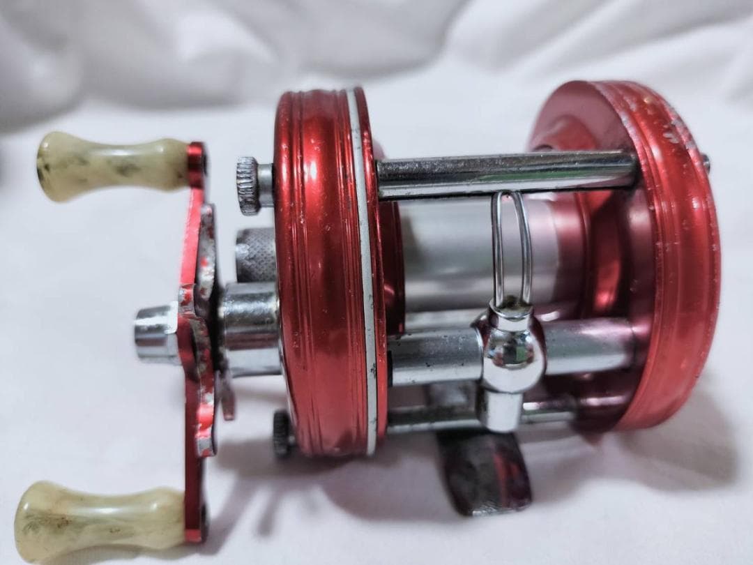 アブガルシア　アンバサダー5000 　ビンテージ　リール abu 　レッド