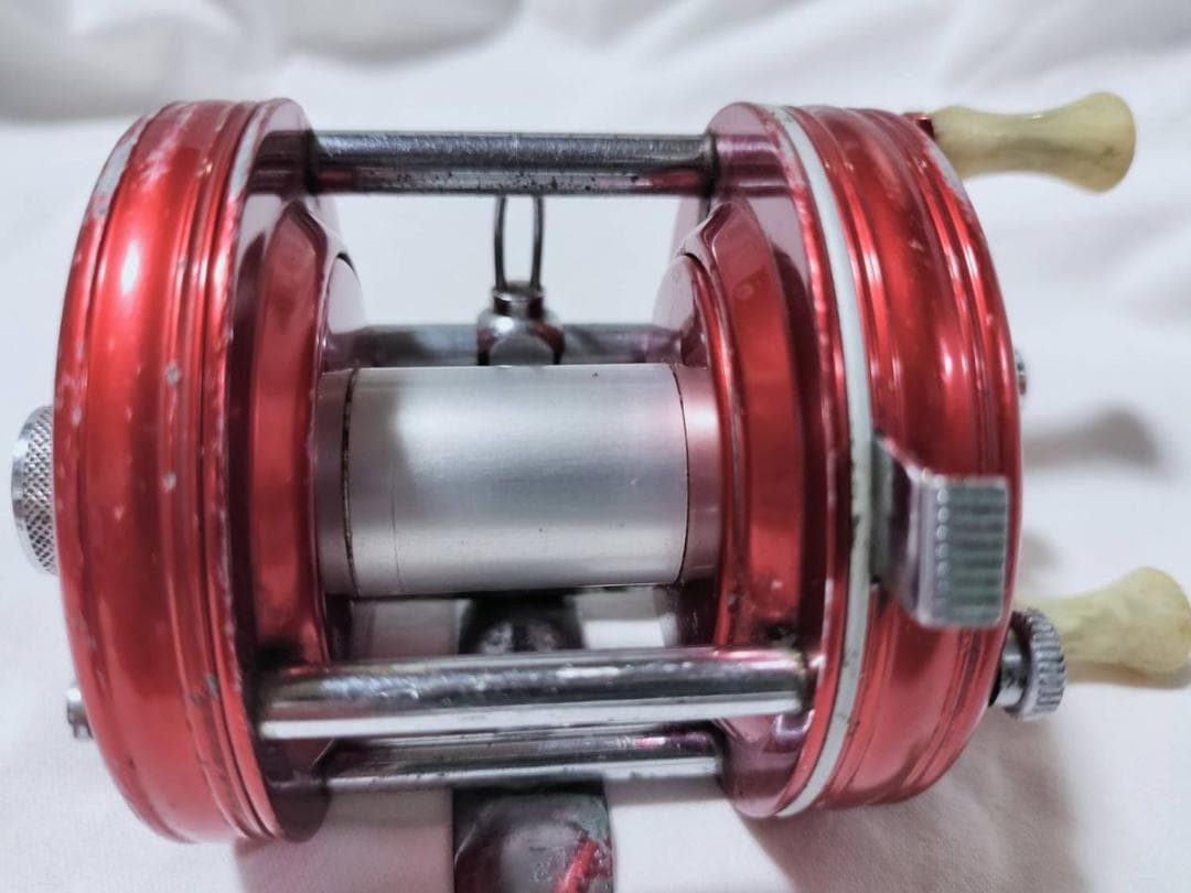 アブガルシア　アンバサダー5000 　ビンテージ　リール abu 　レッド