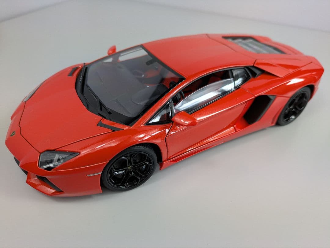 1/18 ミニカー ウイリー ランボルギーニ　アヴェンタドール LP700-4