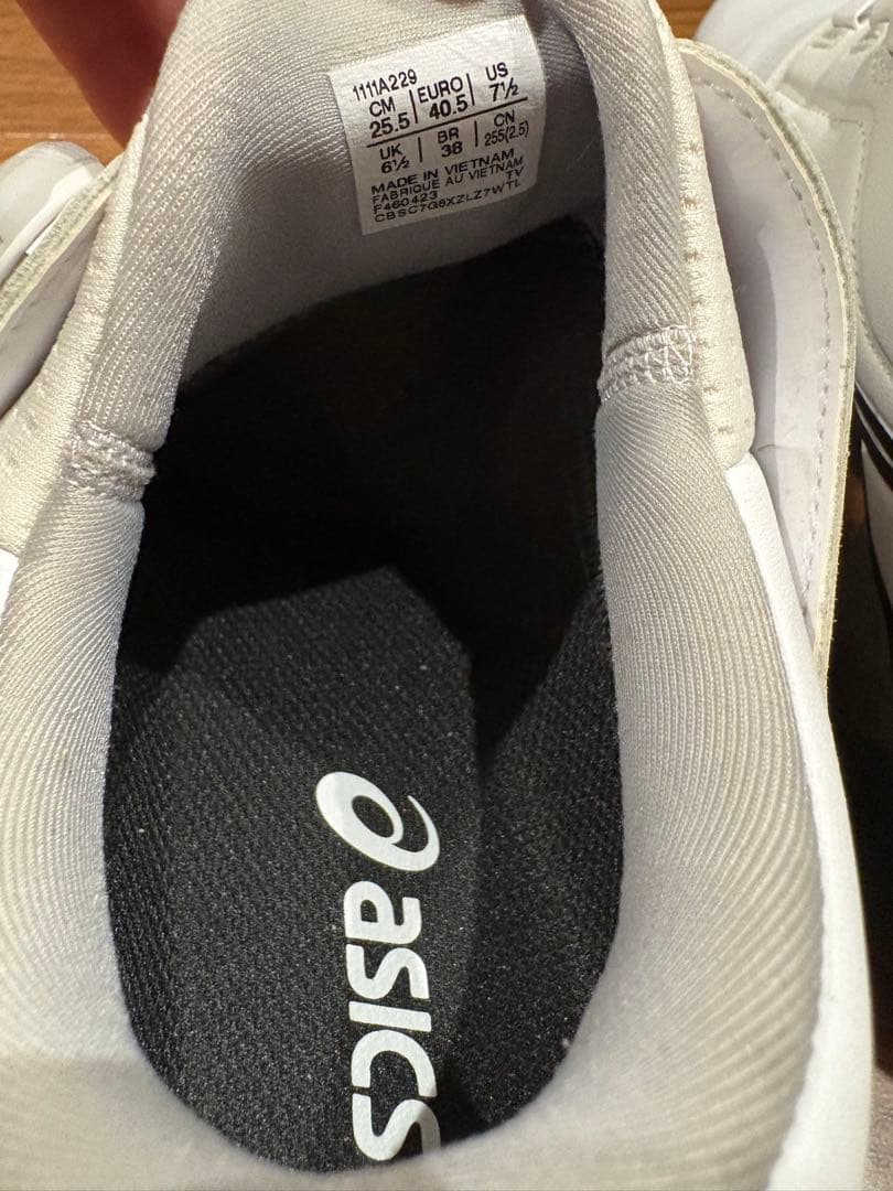 ASICS BOA 1111A229 100 ホワイト×ブラック25.5cm