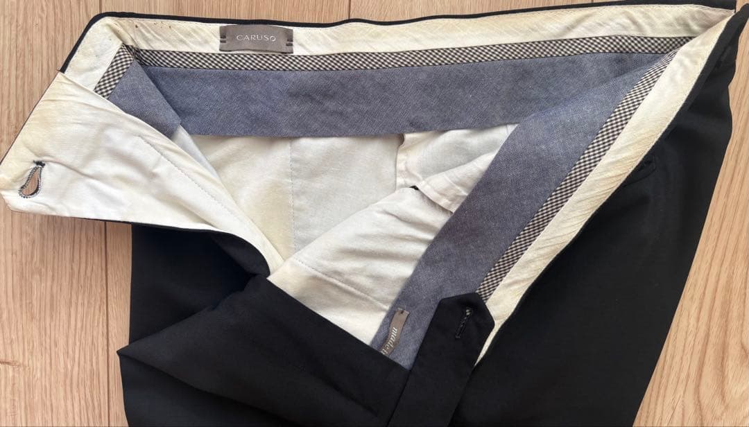 【美品】CARUSO カルーゾ　スラックス　パンツ 毛 ウール 黒 ブラック