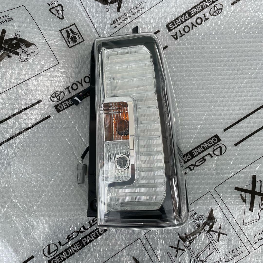 ダイハツ　タント　LA600S 右　テールレンズ　81550-B2690