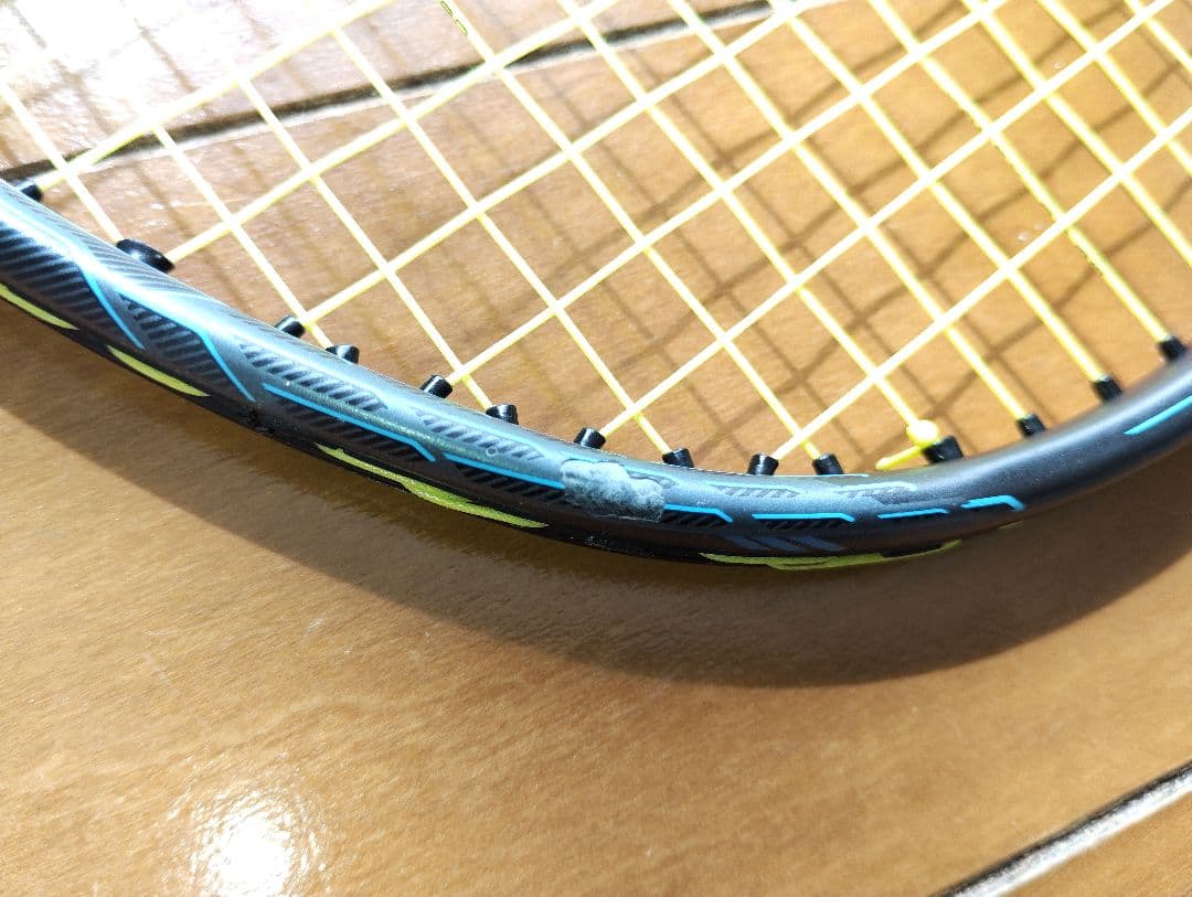 YONEX ボルトリックZフォース2 4UG5