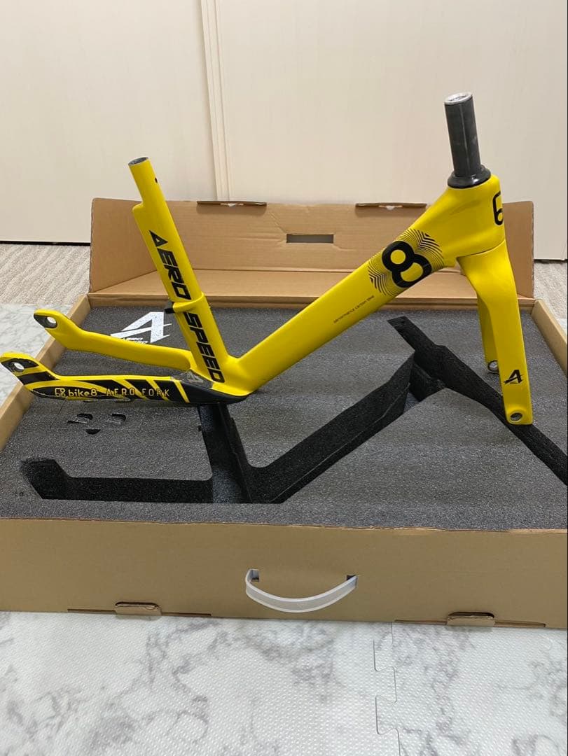 bike8 エアロスピード　カーボン　ランバイク　びっちゃんV2 ヘルメット付き