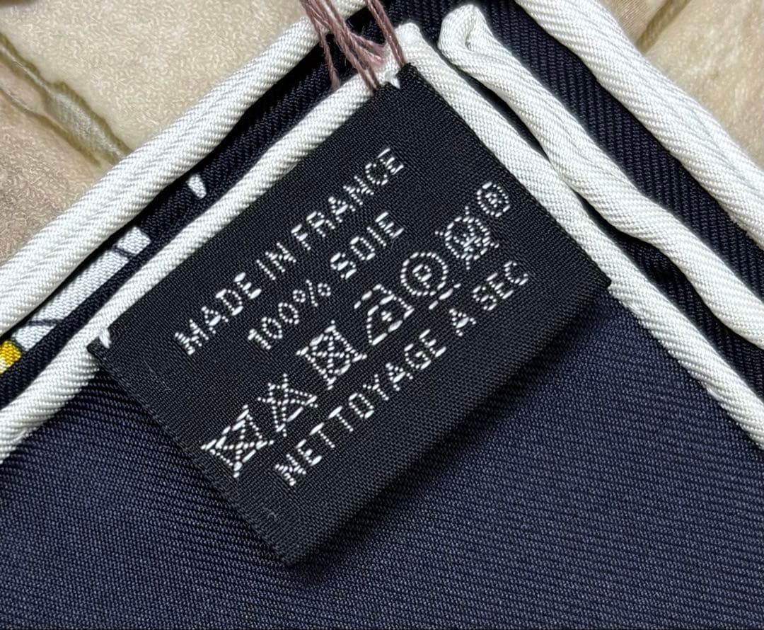 エルメス カレ90 刺繍が織りなす伝説 【未使用試着なし→正規ソルド購入】