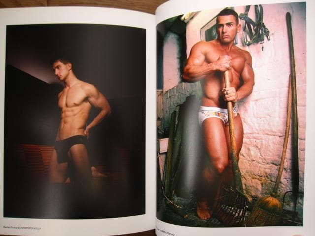 アート・デザイン・音楽 Brief Encounters: Underwear Inspires Art