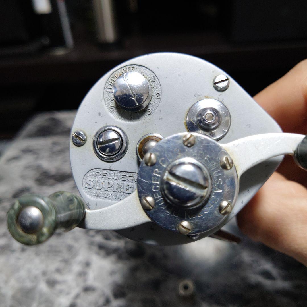フルーガー　pflueger シュープリーム　supreme