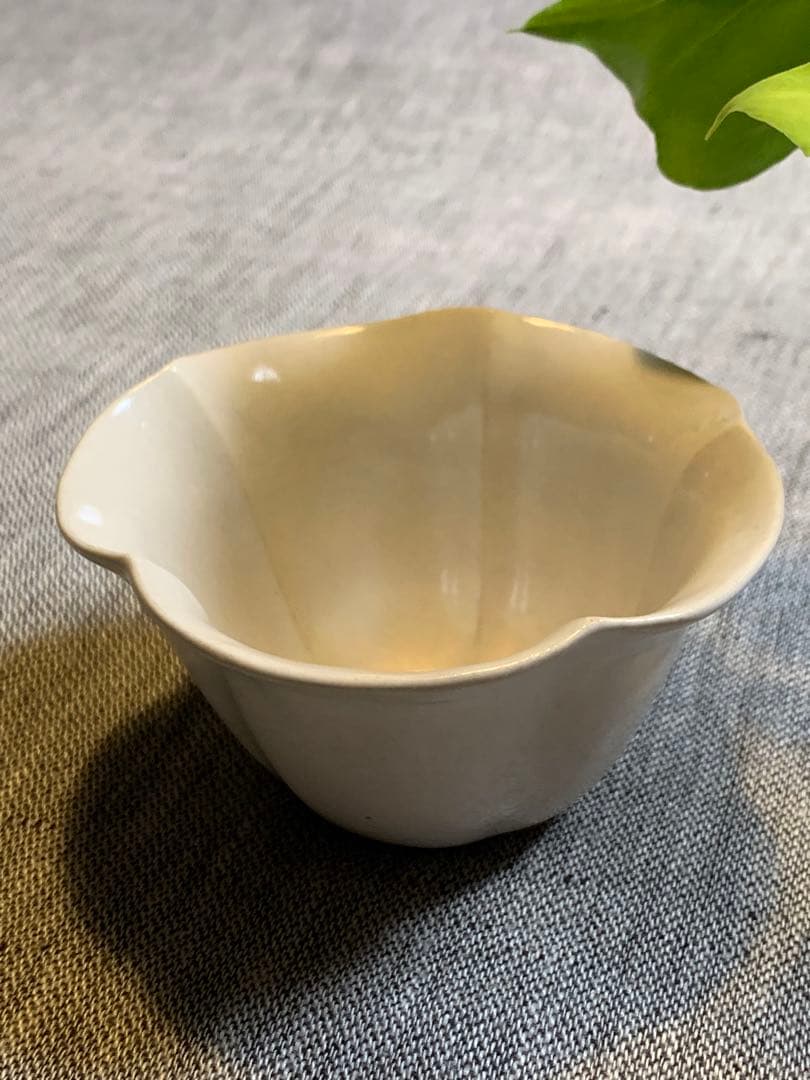 安藤雅信　朝顔型　小鉢　乳白艶釉