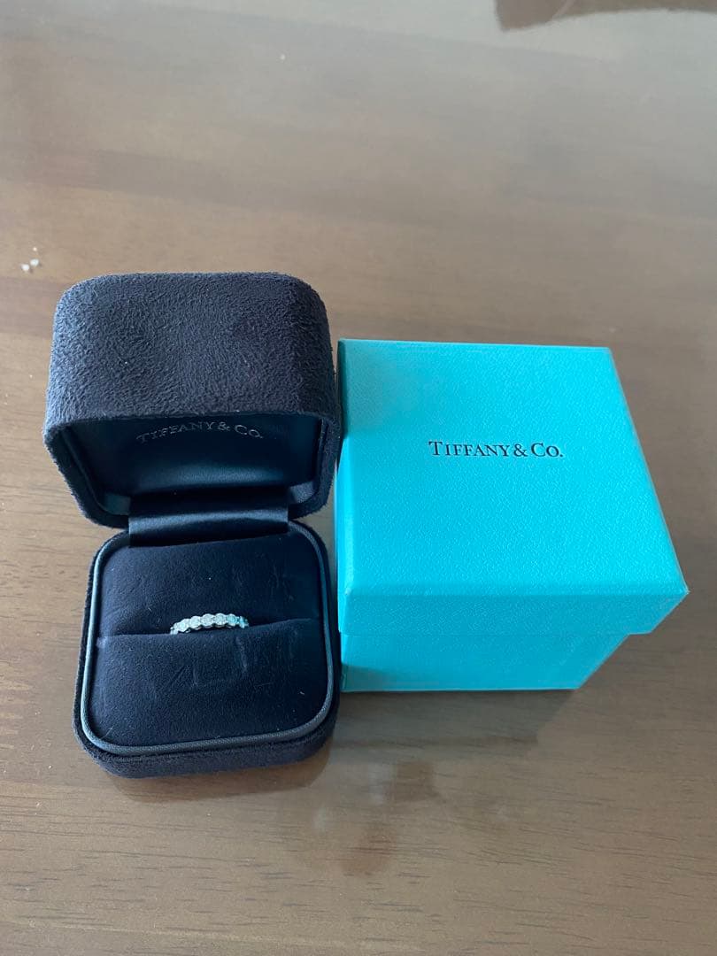 ティファニー エンブレイスバンドリング ハーフエタニティ Tiffany& Co