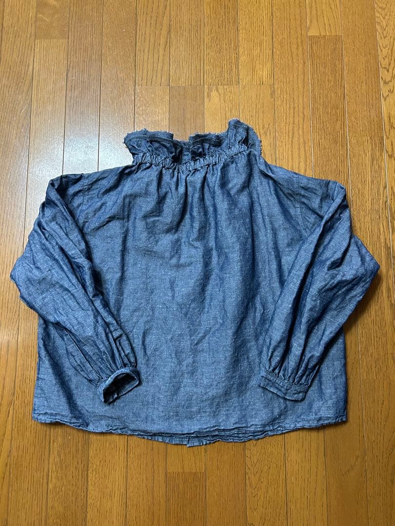 ネストローブ　コットンリネンダンガリーフリルシャツ