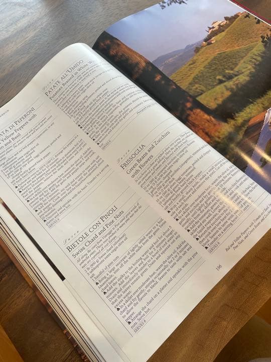 Tuscany The beautiful cookbook 洋書