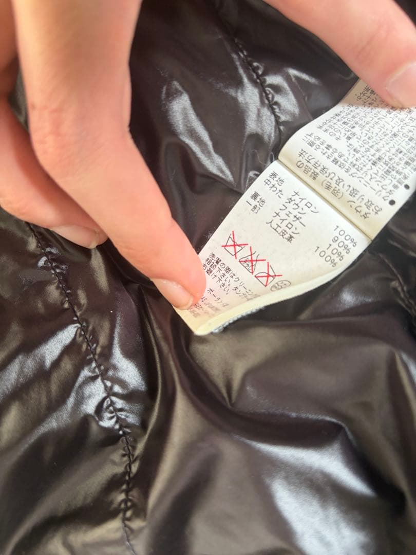 黒 フード付きダウンベスト