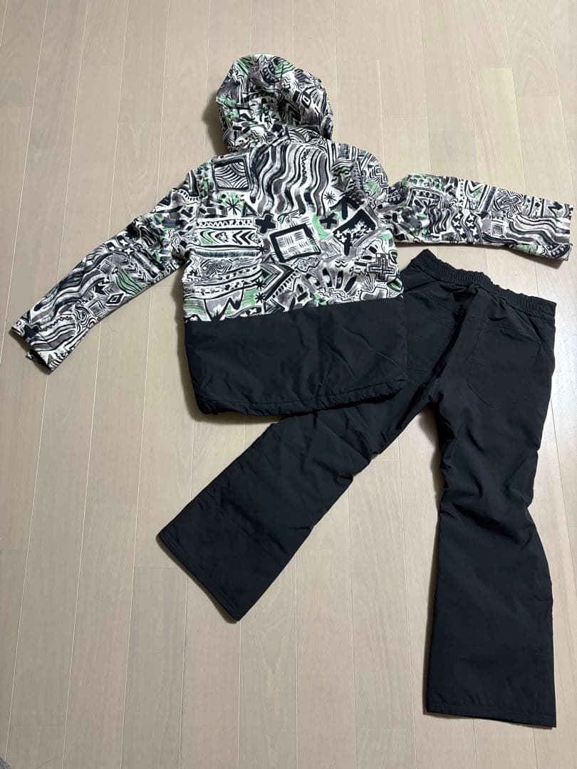 【QUIKSILVER】子ども用スノーウェア１３０サイズ