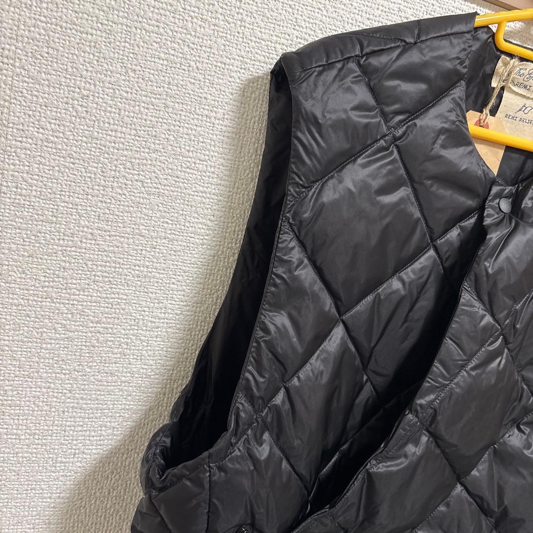 REMI RELIEF 黒ダウンベスト