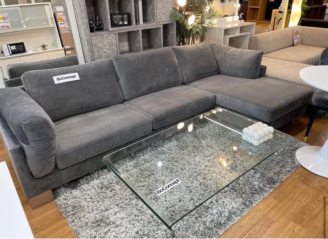 【キズあり・BoConcept】シンプルな強化ガラス製・Adriaローテーブル