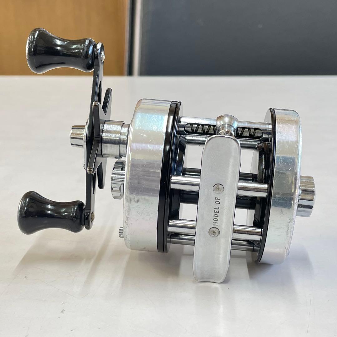 PFLUEGER 2800 ②