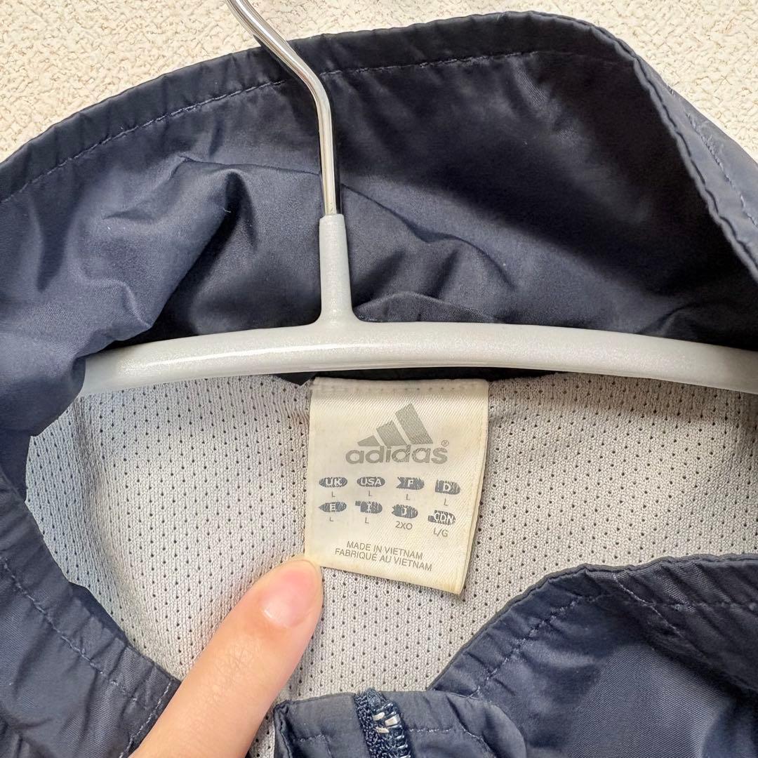 adidas ウィンドブレーカー