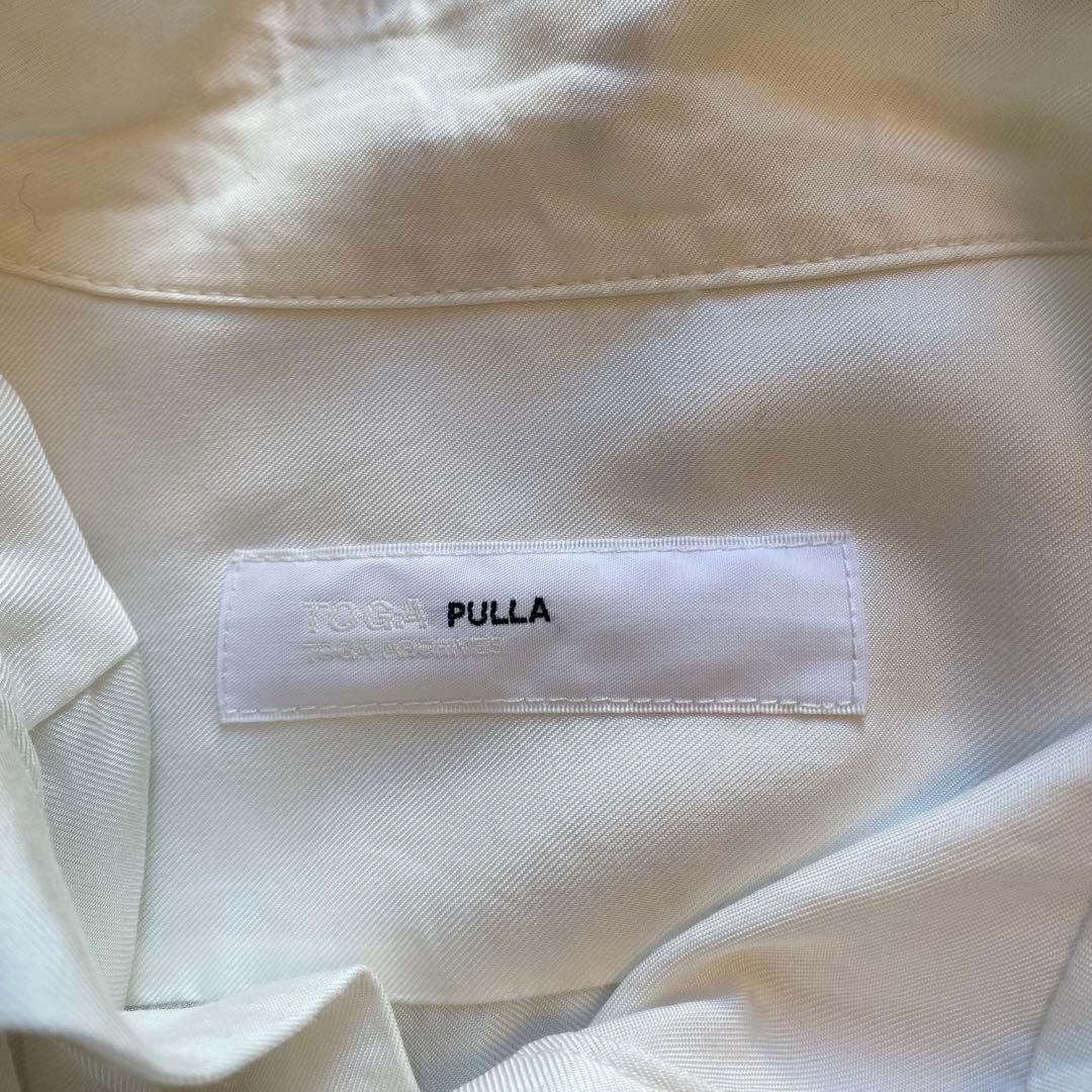 トーガプルラ TOGA PULLA ボウタイ刺繍とろみシャツ ホワイト